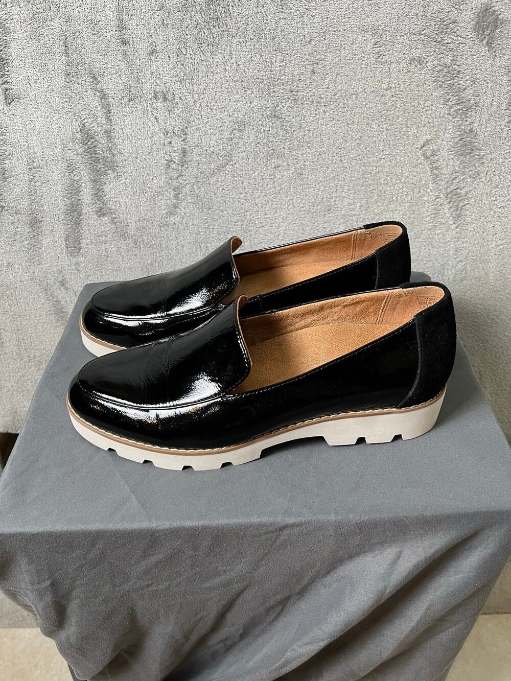 Vionic Black Patent Leather Lug Sole Loafers Platform Preppy Mod Office Chic US6